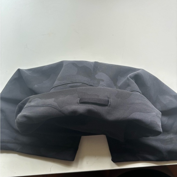 Lululemon Wunder train shorts 6” - Picture 5 of 6